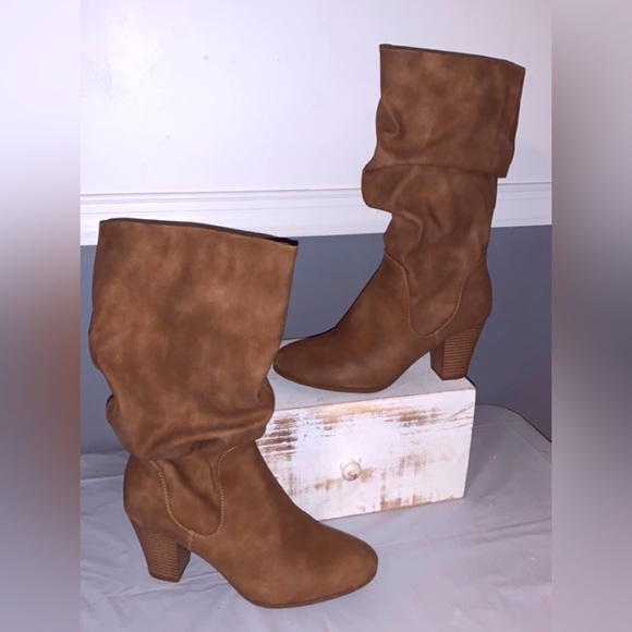 Women’s boots size 8.5 - Picture 2 of 6